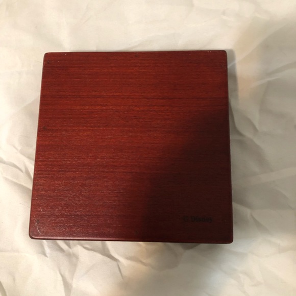 Walt Disney World 2000 Cast Holiday Celebration Pins - Picture 4 of 4